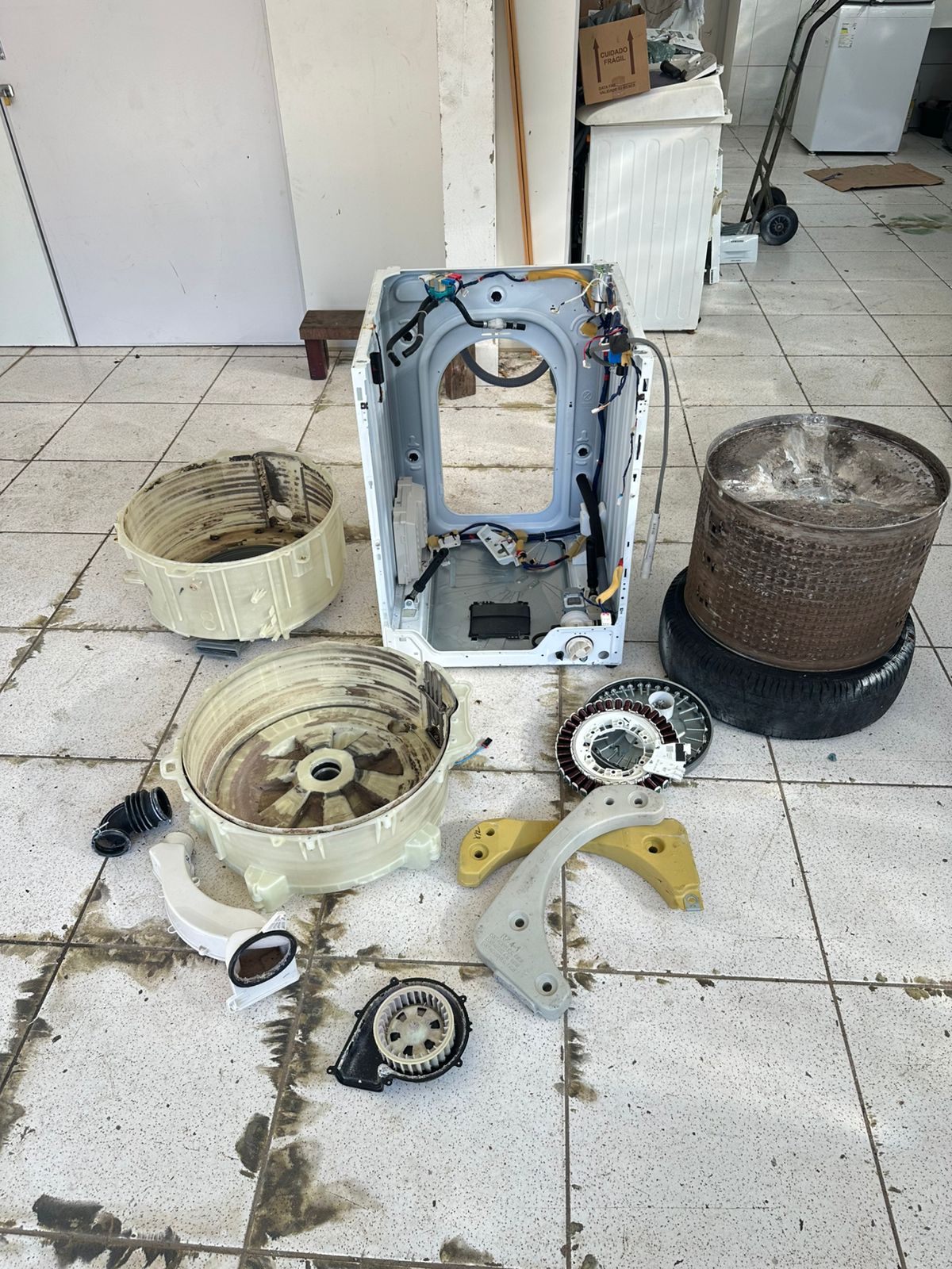 Máquina lava e seca antes da manutenção